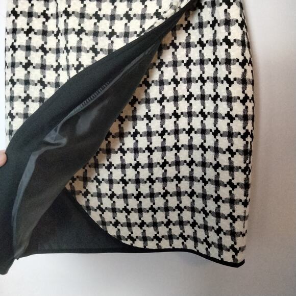 Vintage Bianca Nygard Sz 6 Black and White Houndstooth Curved Hem Pencil Skirt - Picture 5 of 6